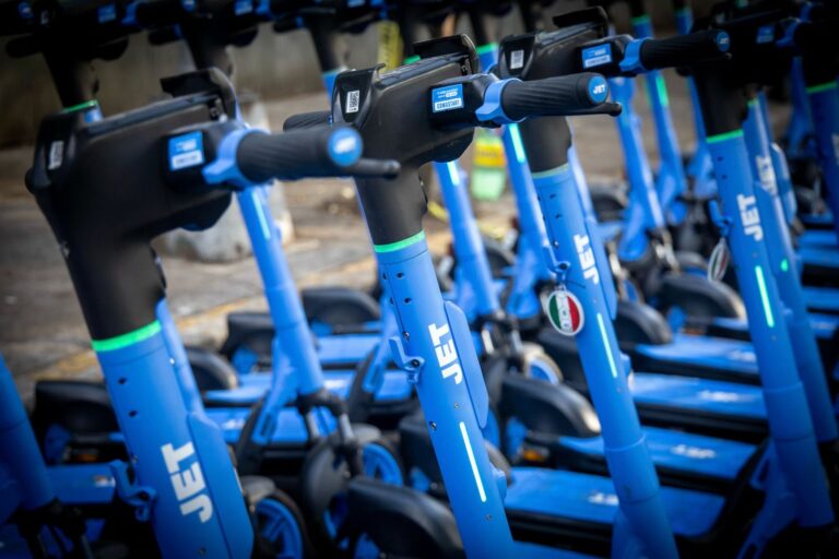 JET llega a CDMX con scooters eléctricos y la promesa de resolver el caos de la última milla